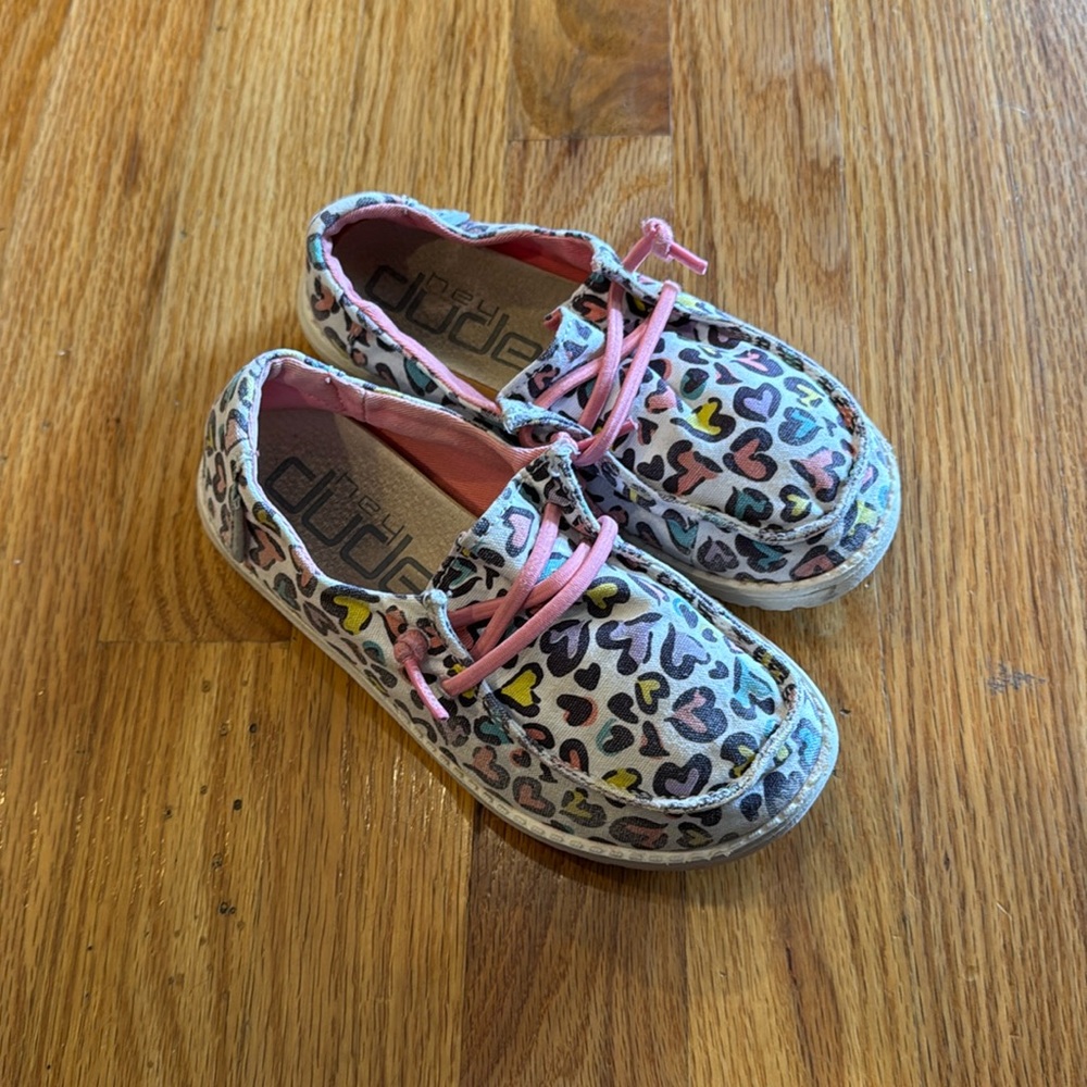 HEYDUDE Youth Size 11 Wendy Multicolor Heart Canvas Shoes